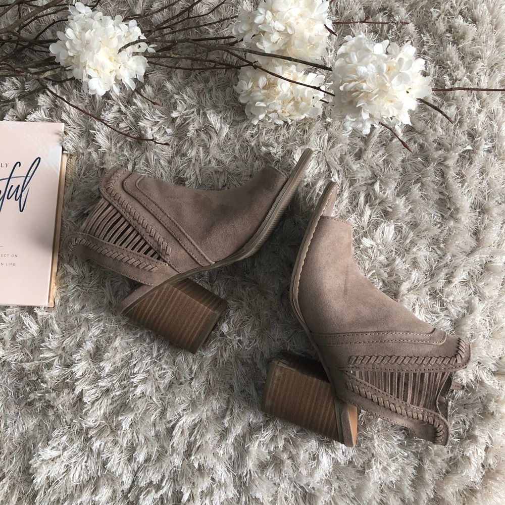 Universal Thread Open Toe Booties - Picture 4 of 5